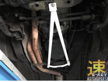 Mercedes-Benz W124 E220 Front Lower Arm Bar 3PT