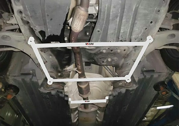 Suzuki Kizashi Middle Lower Arm Bar 2PT