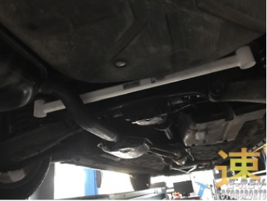 Mercedes-Benz W124 Rear Lower Arm Bar 2PT