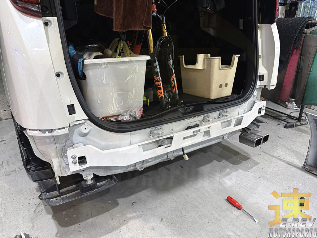 Toyota Alphard AH30 Rear Anti Collision Bar