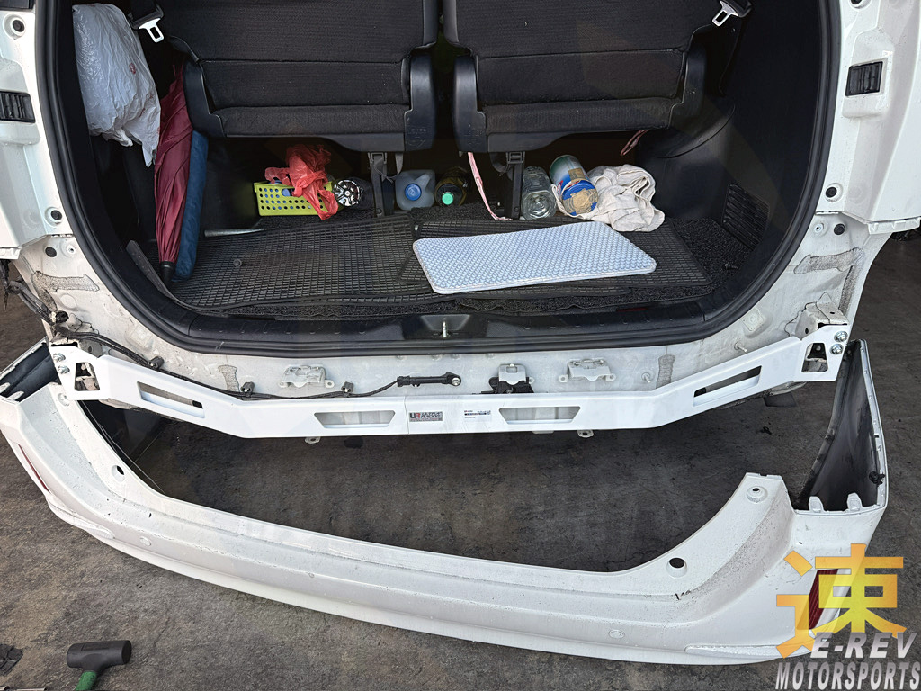 Toyota Esquire R80 / Noah R80 / Voxy R80 Rear Anti Collision Bar