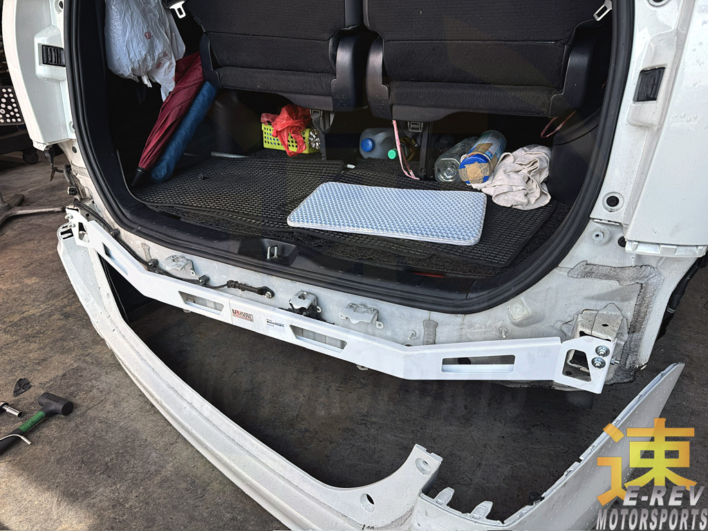 Toyota Esquire R80 / Noah R80 / Voxy R80 Rear Anti Collision Bar