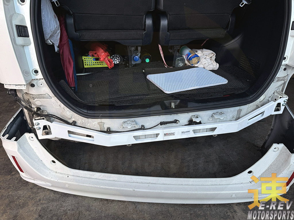 Toyota Esquire R80 / Noah R80 / Voxy R80 Rear Anti Collision Bar