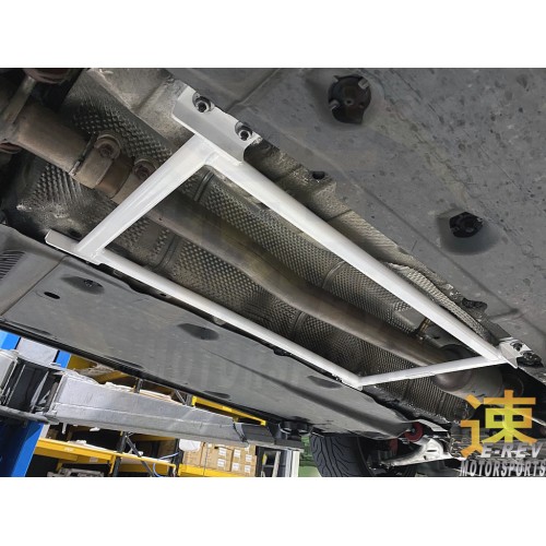 Volkswagen EOS / Golf MK5 / MK6 / Jetta A5 / A6 / Passat B7 / Passat CC / Sagitar A5 / Scirocco / Touran / Audi A3 Typ 8P / S3 8P / Skoda Octavia typ 1Z / Yeti Typ 5L Middle Lower Arm Bar 4PT