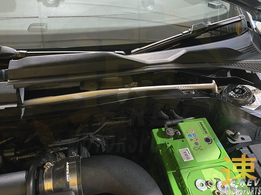 Volkswagen Golf MK5 / Golf MK6 / Scirocco Front Bar 2PT