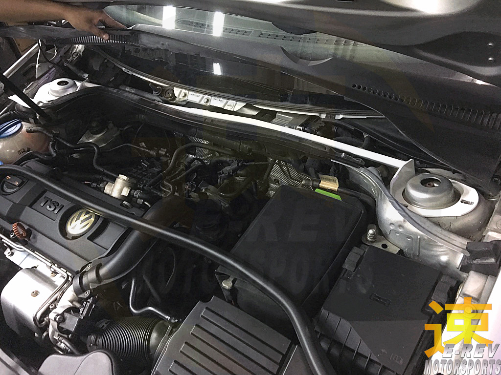 Volkswagen Golf MK5 / Golf MK6 / Scirocco Front Bar 2PT