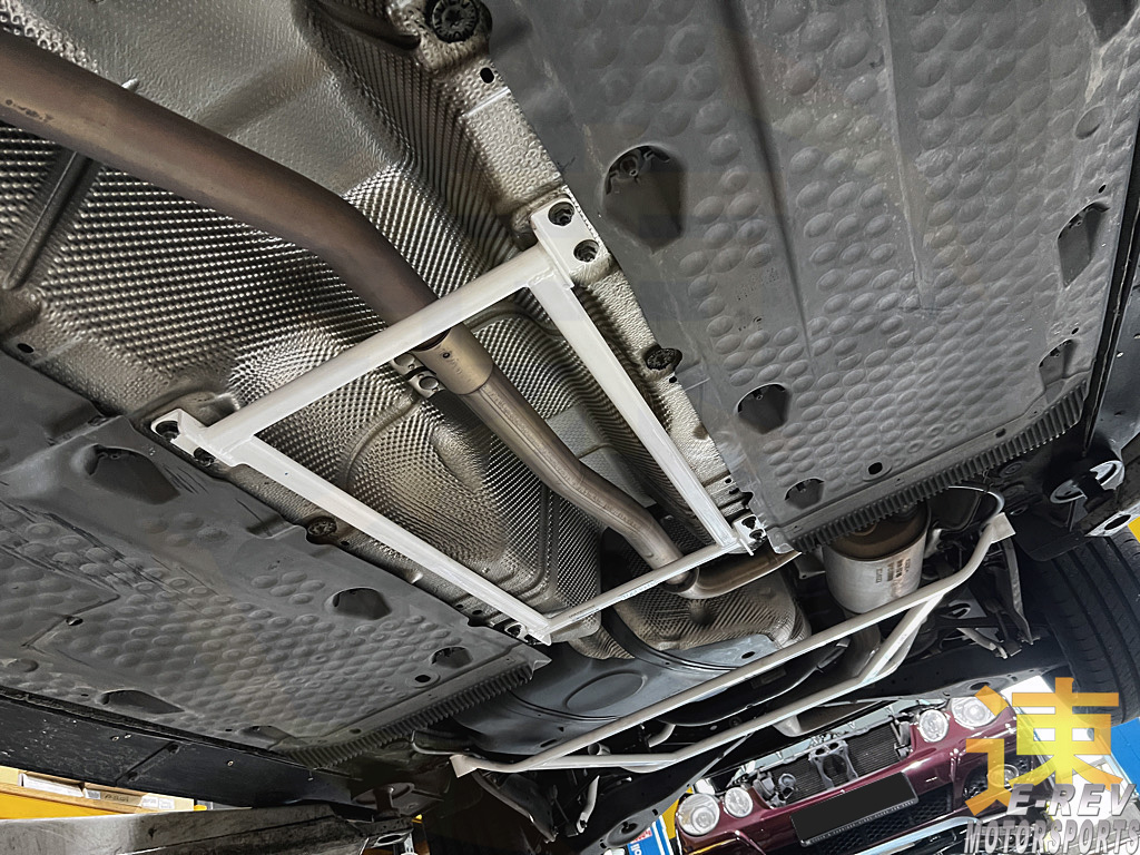 Volkswagen EOS / Magotan B7 / Golf MK5 / MK6 / Jetta A5 / A6 / Passat B7 / Passat CC / Sagitar A5 / Scirocco / Touran / Audi A3 Typ 8P / S3 8P / Skoda Octavia Typ 1Z / Yeti Typ 5L Middle Lower Arm Bar 4PT