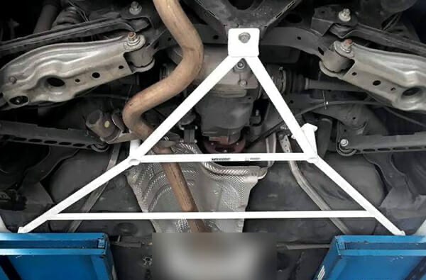 BMW E91 Rear Lower Arm Bar 5PT