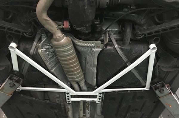 BMW E92 Rear Lower Arm Bar 6PT