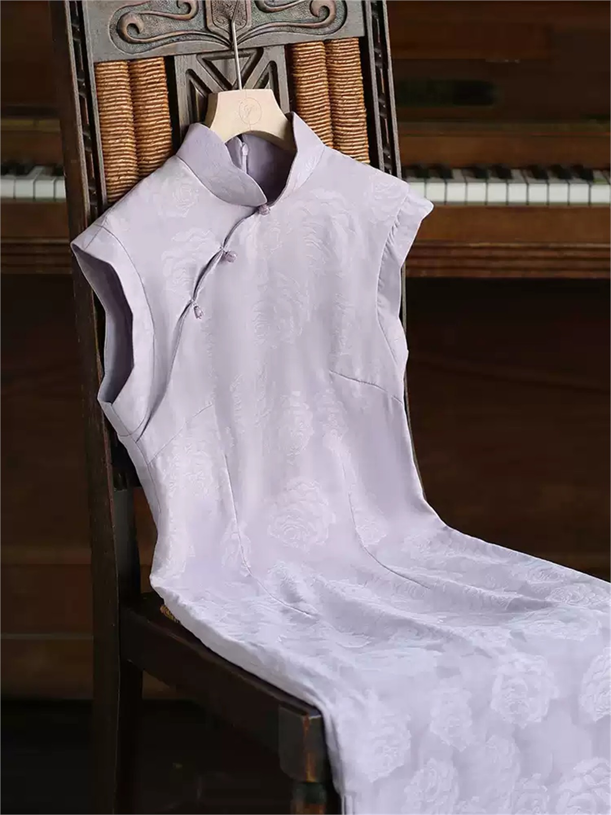 Yun Dian Floral Jacquard Ruffle Trim Cheongsam