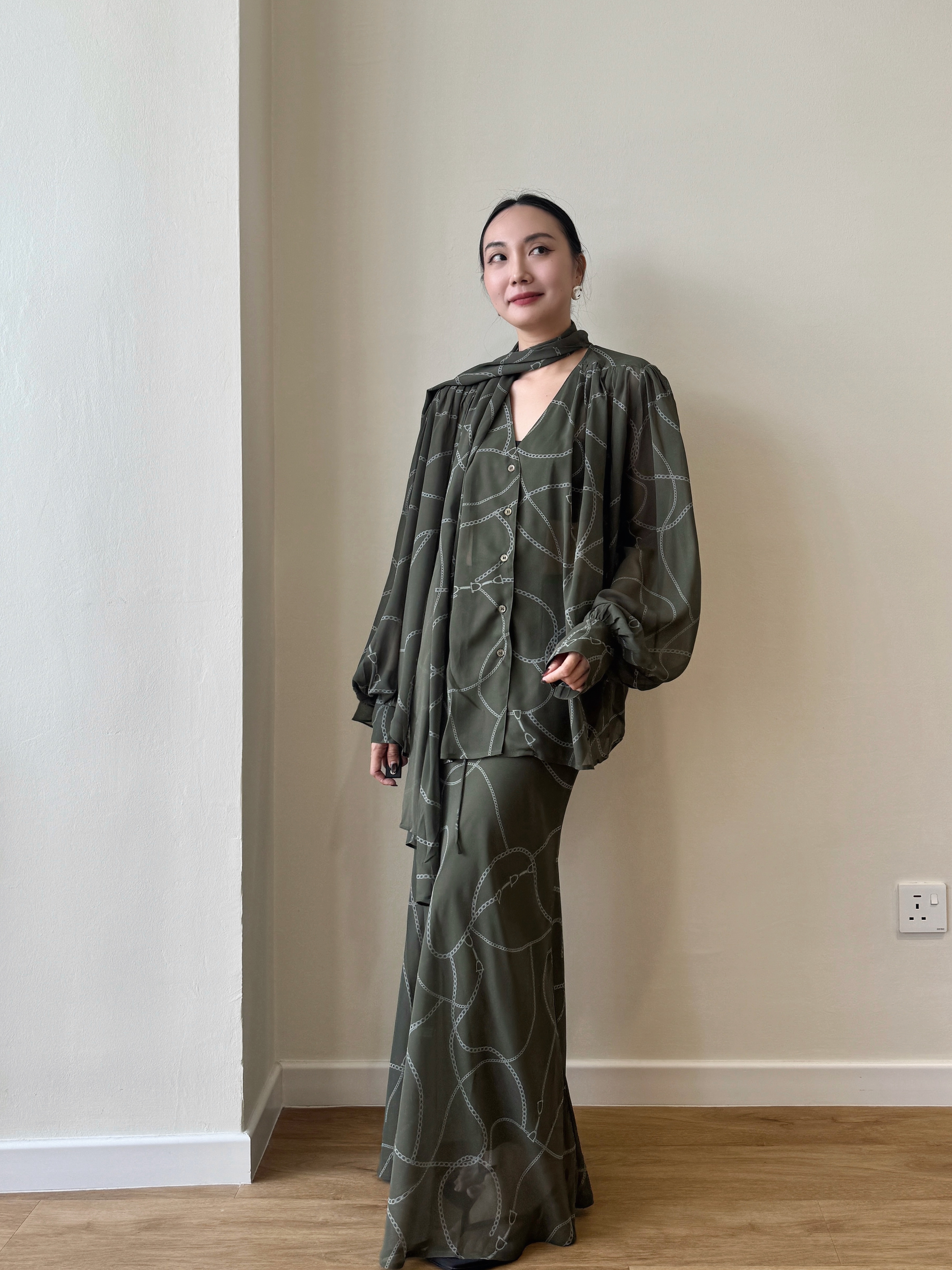 Wirenth Graphic Print Long Sleeve Top