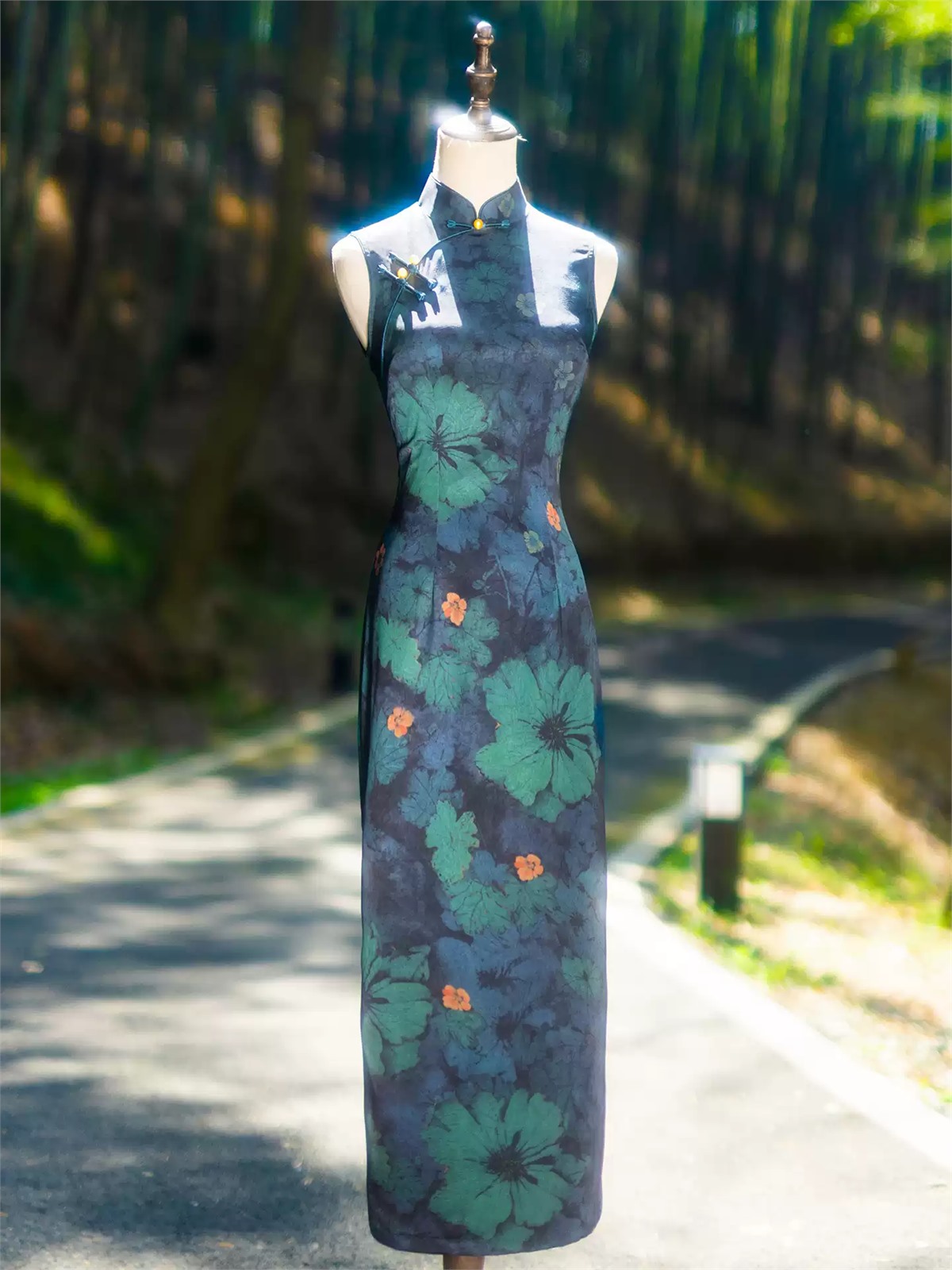 Ya Bian Botanical Print Sleeveless Cheongsam