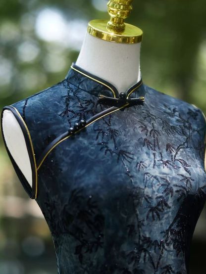 Yun Bang Botanical Flocked Sleeveless Cheongsam