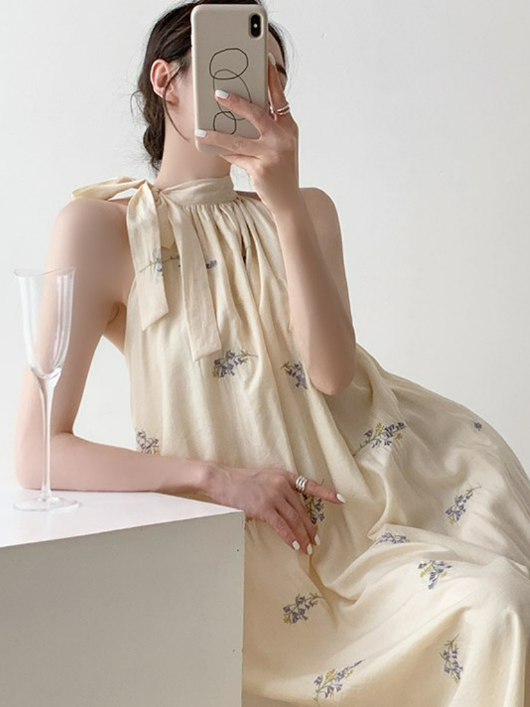 Lan Hua Halter Neck Maxi Dress With Tie-The Black Bow-