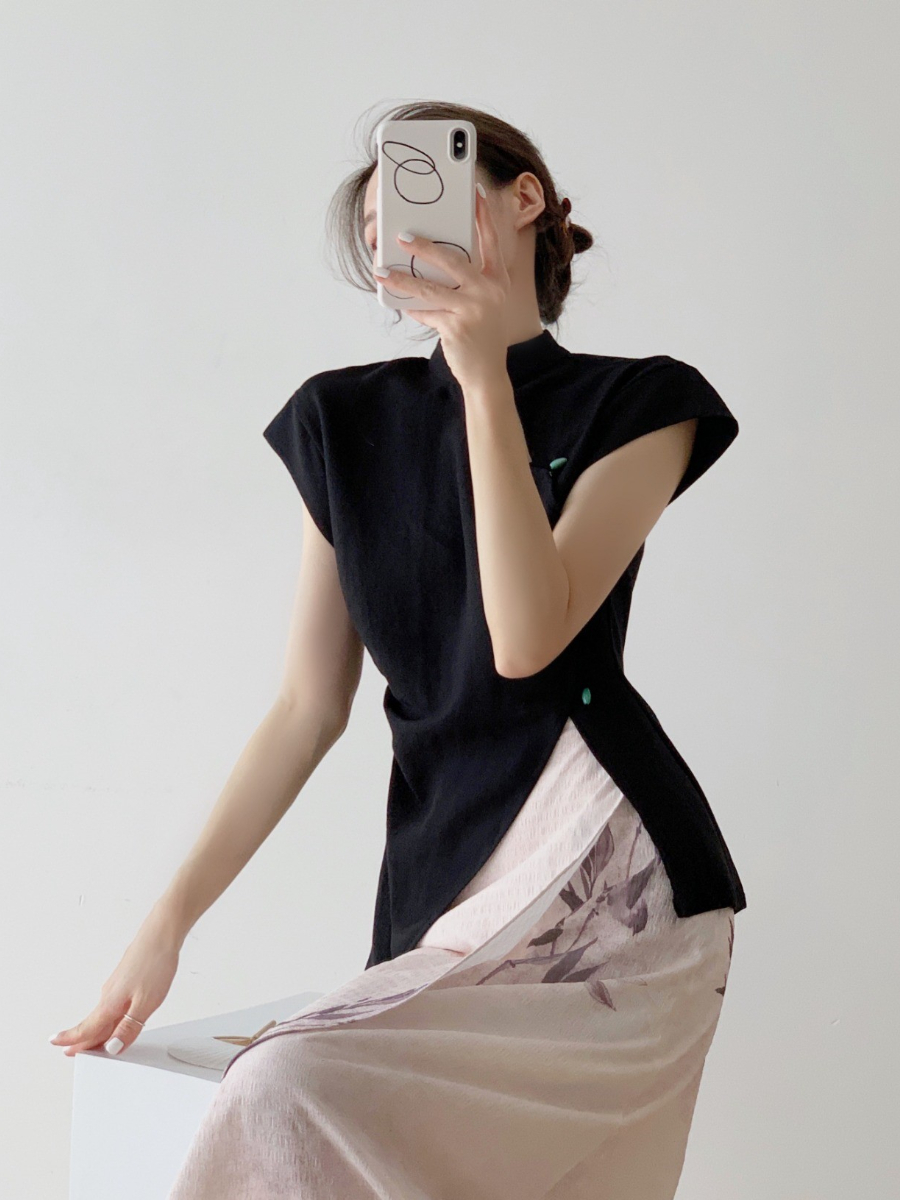 Zi Juan Slit Oriental Top-The Black Bow-