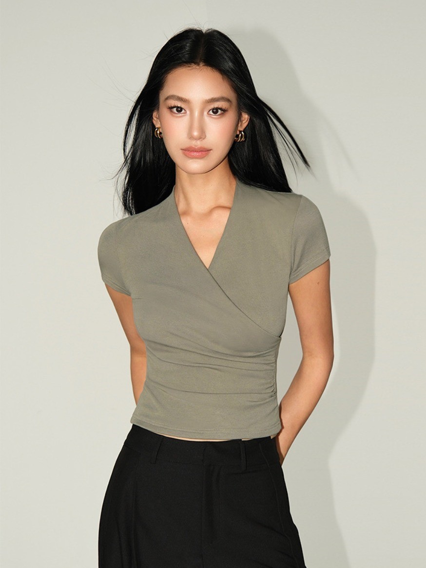 Meesy V-Neck Top-The Black Bow