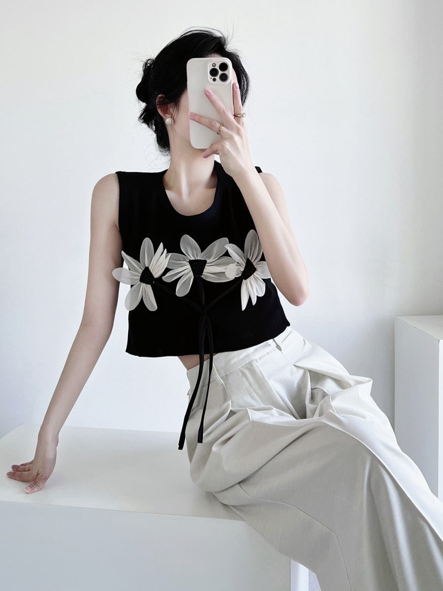 Grace 3D Flower Sleeveless Top-The Black Bow-