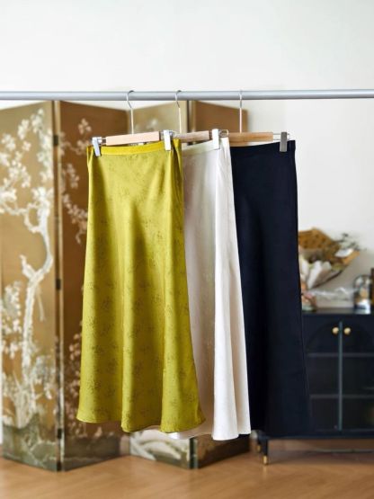 Ling Da Floral Embossed Satin Skirt