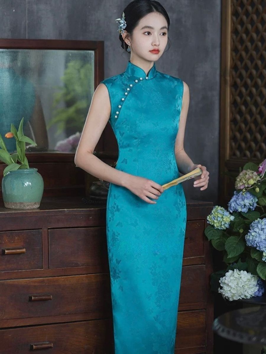 Lu Hu Sleeveless Cheongsam