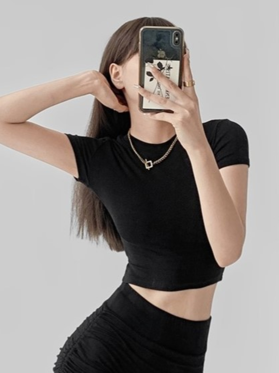 Lisa Minimalist Crew Neck Cropped Tee-The Black Bow-