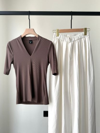 Katalynn Mid Sleeve V-Neck Knit Top