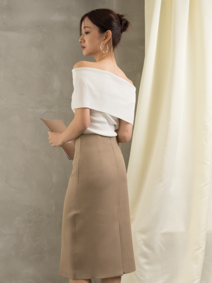 Gillette Back Slit OL Skirt (Discounted-S, M, L size)-The Black Bow-