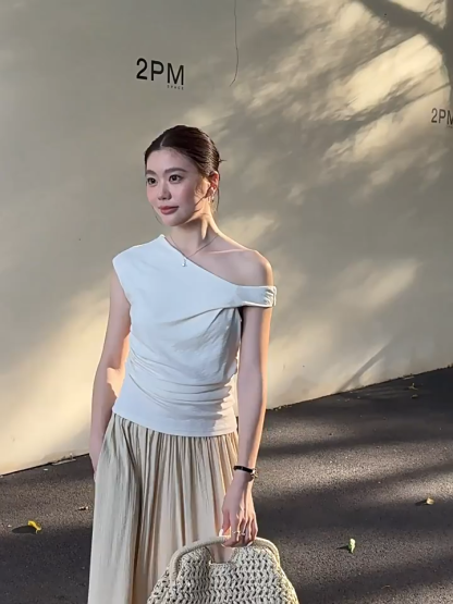 Dilly Asymmetric Foldover One-Shoulder Top 