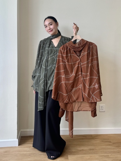 Wirenth Graphic Print Long Sleeve Top