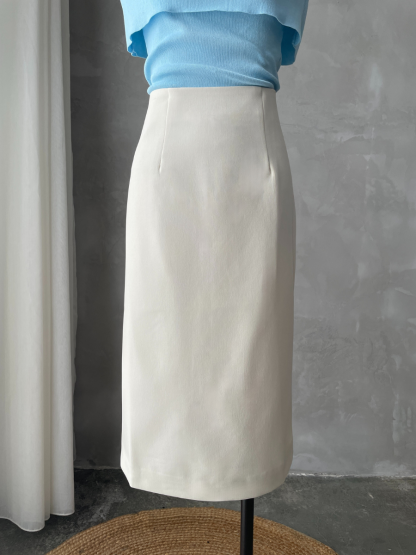 Gillette Back Slit OL Skirt (Discounted-S, M, L size)-The Black Bow-