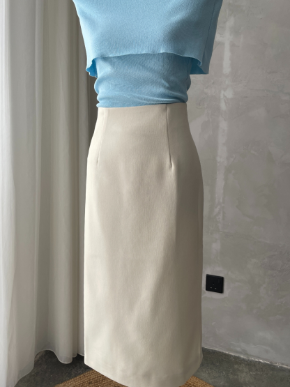 Gillette Back Slit OL Skirt (Discounted-S, M, L size)-The Black Bow-