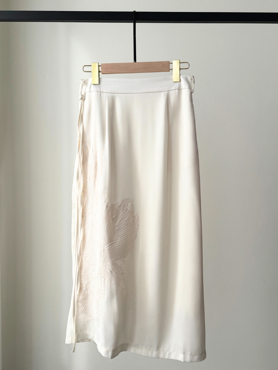 Zhan Er Embroidered A-Line Skirt (Rejected-M size)-The Black Bow-