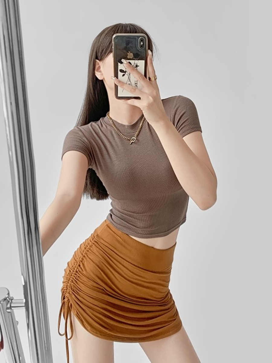 Lisa Minimalist Crew Neck Cropped Tee-The Black Bow-