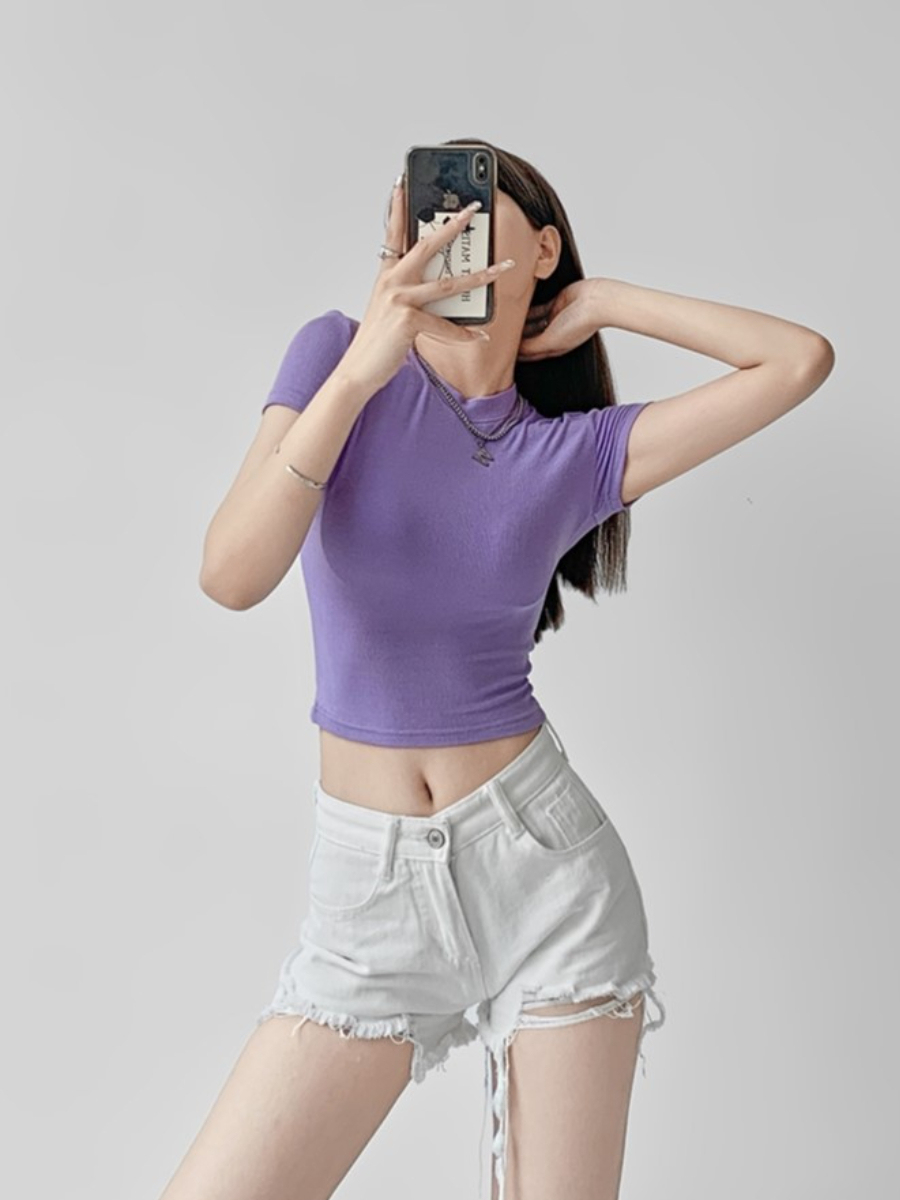 Lisa Minimalist Crew Neck Cropped Tee-The Black Bow-