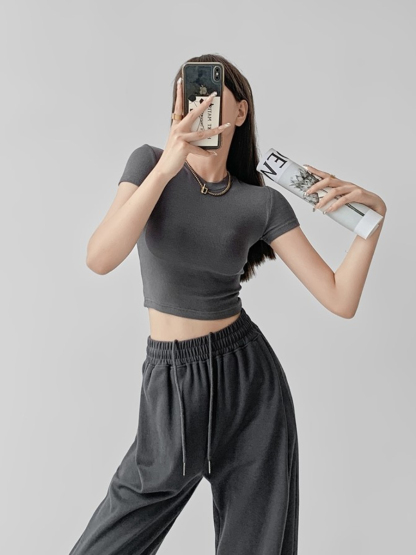 Lisa Minimalist Crew Neck Cropped Tee-The Black Bow-