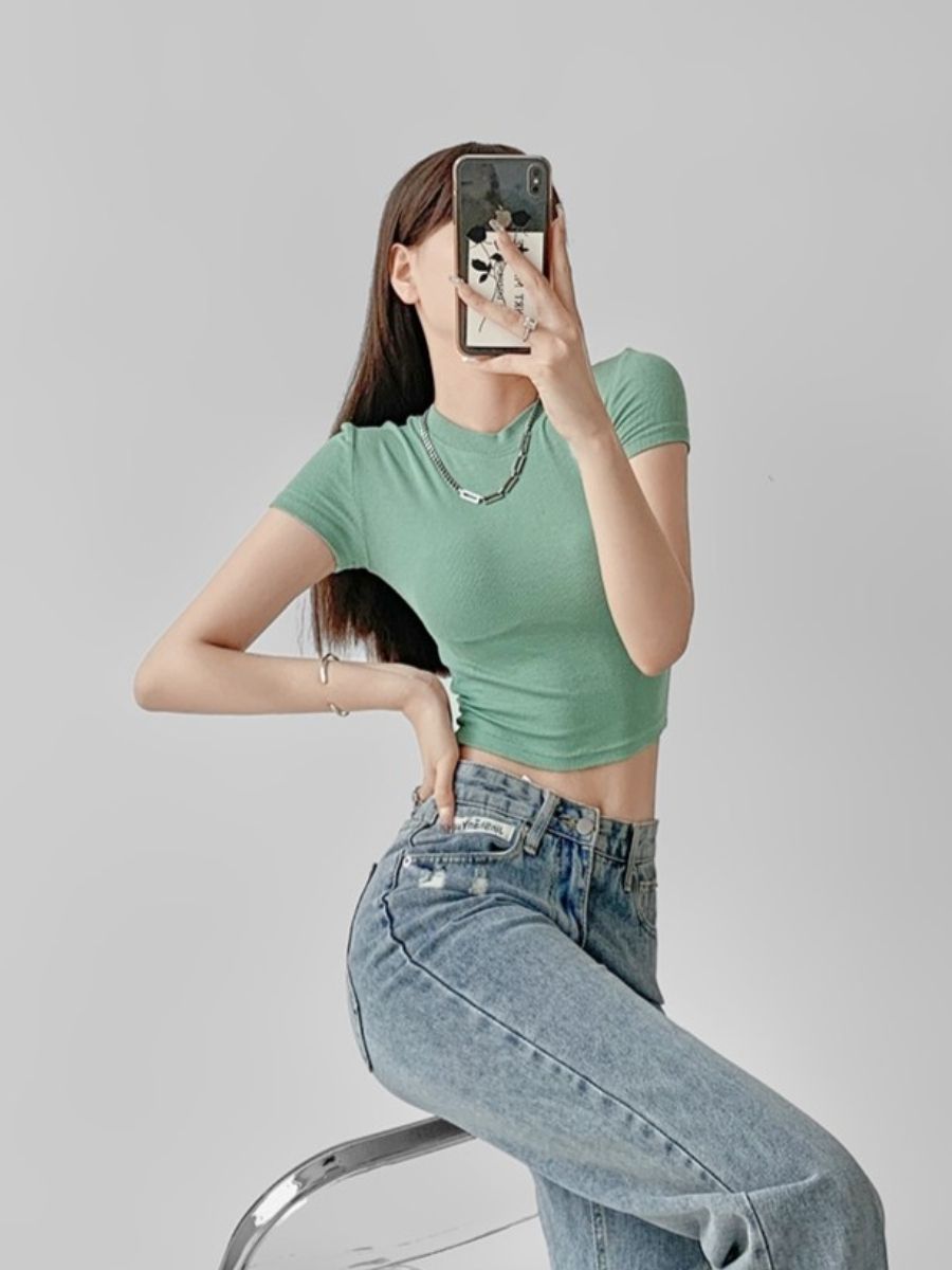 Lisa Minimalist Crew Neck Cropped Tee-The Black Bow-