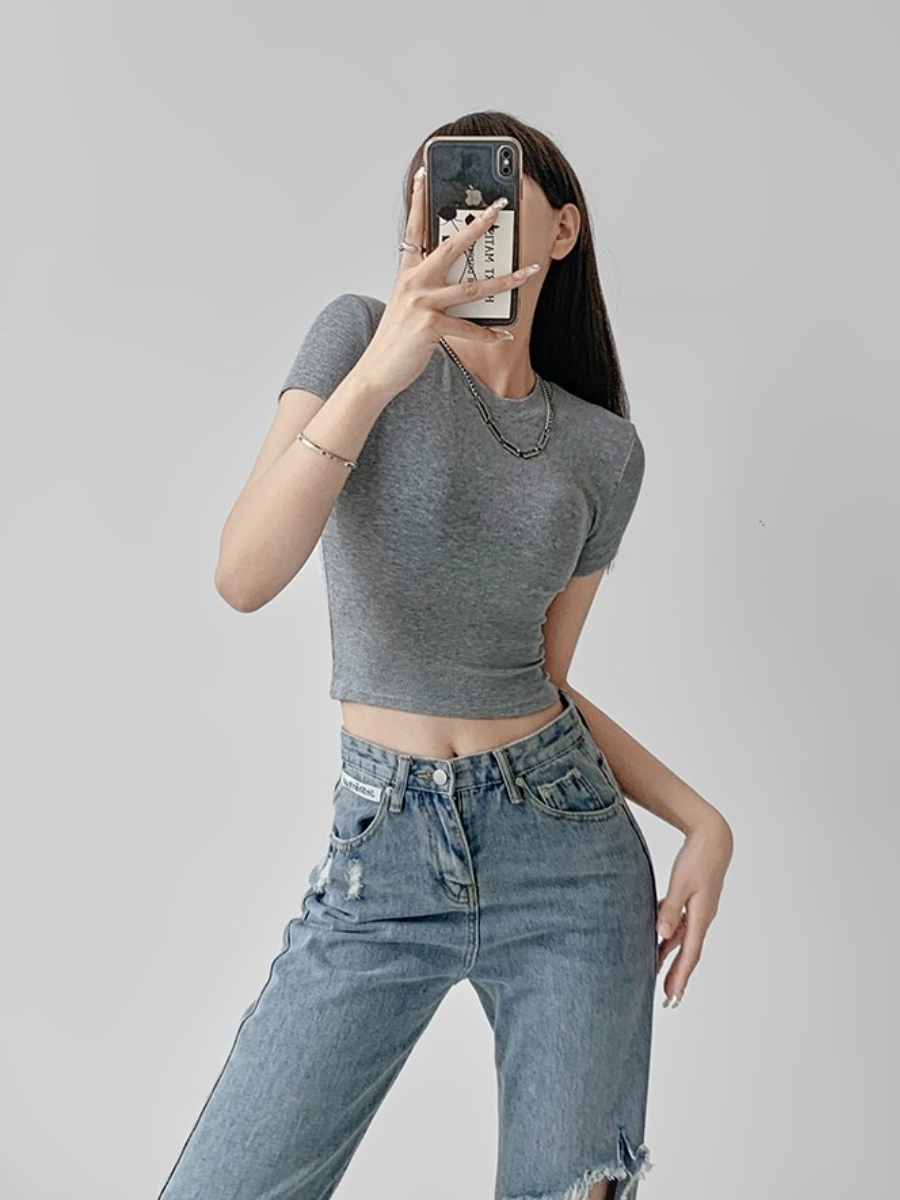 Lisa Minimalist Crew Neck Cropped Tee-The Black Bow-