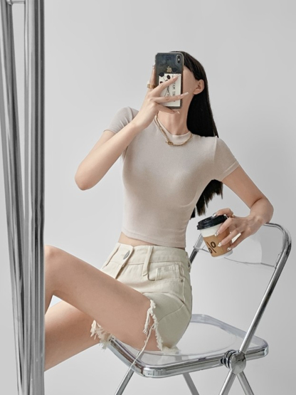 Lisa Minimalist Crew Neck Cropped Tee-The Black Bow-