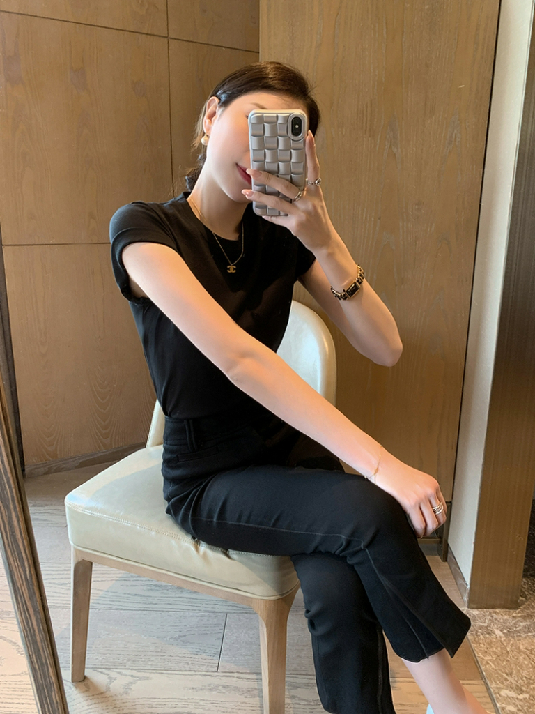 Pezy Basic Tee-The Black Bow-