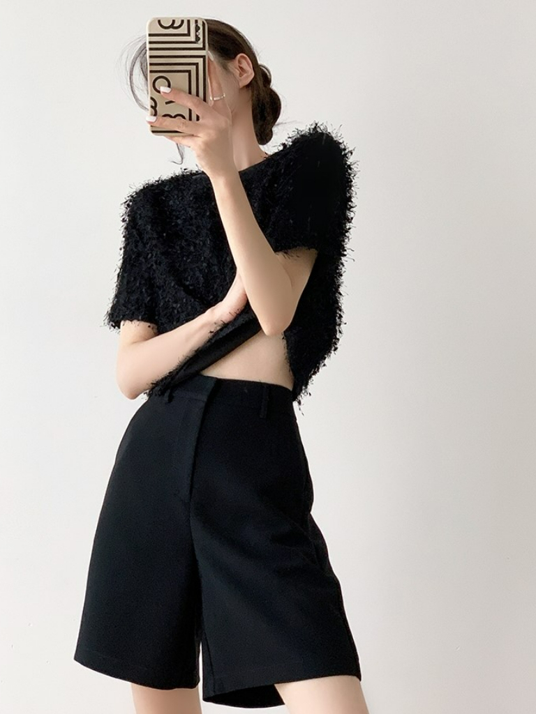 Taryn Fuzzy Loose Cut Top-The Black Bow-