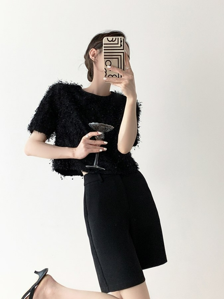 Taryn Fuzzy Loose Cut Top-The Black Bow-