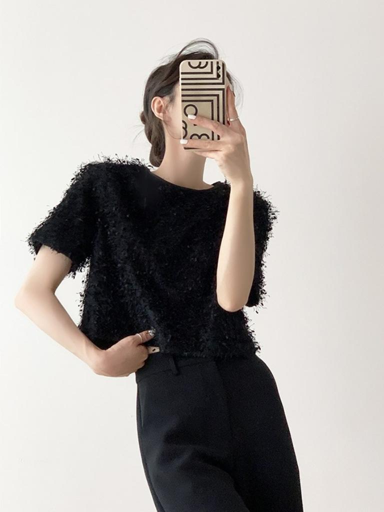 Taryn Fuzzy Loose Cut Top-The Black Bow-