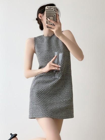 Tinn Checked Sleeveless Shift Dress-The Black Bow-
