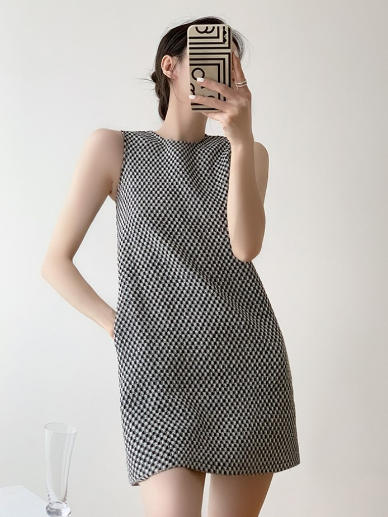 Tinn Checked Sleeveless Shift Dress-The Black Bow-