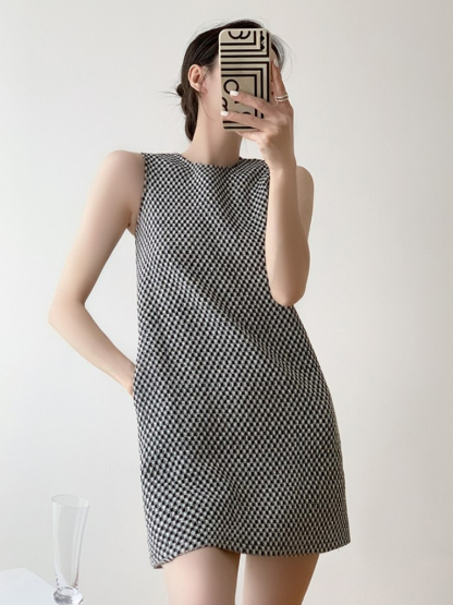 Tinn Checked Sleeveless Shift Dress-The Black Bow-
