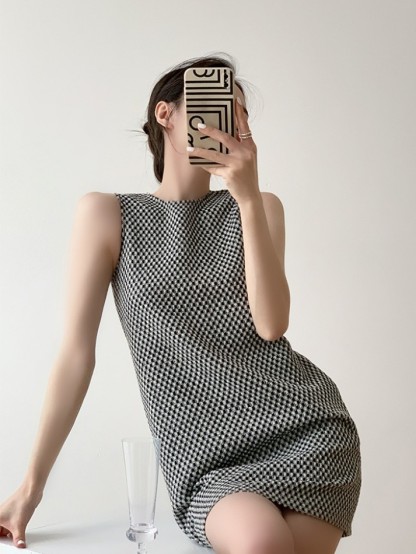 Tinn Checked Sleeveless Shift Dress-The Black Bow-
