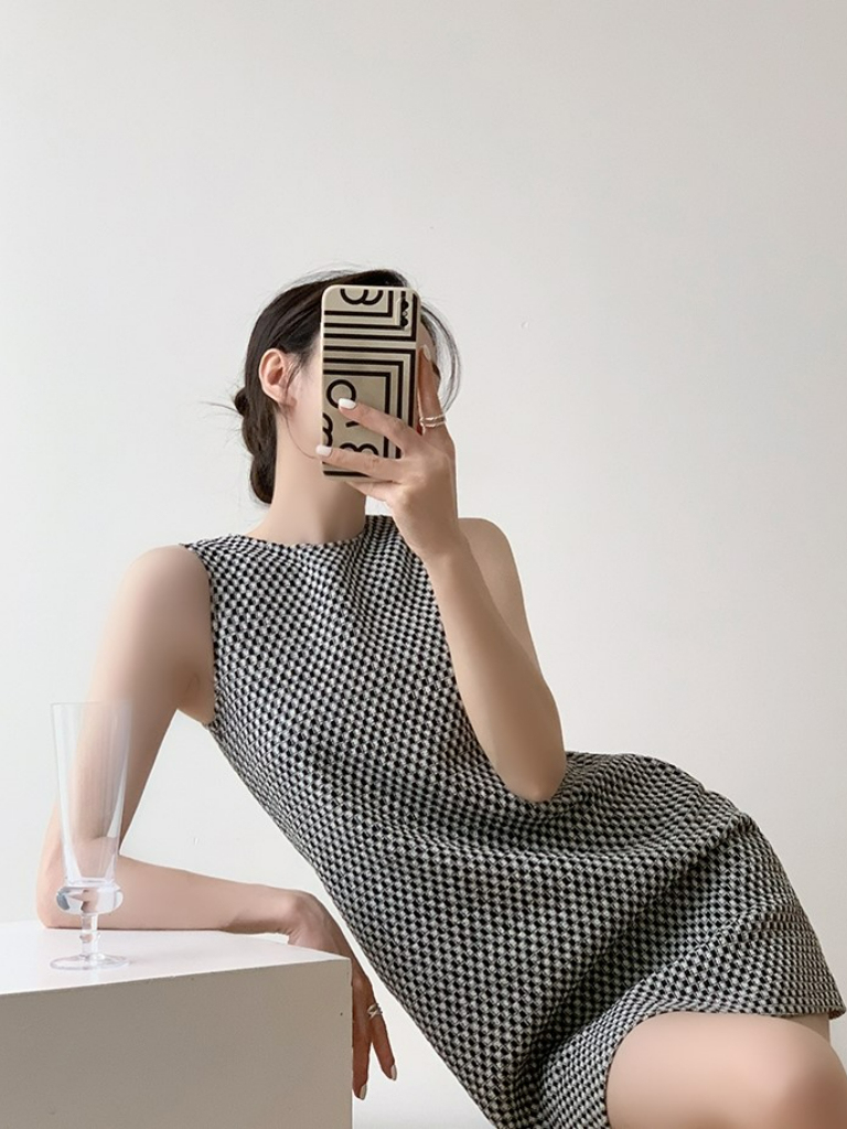 Tinn Checked Sleeveless Shift Dress-The Black Bow-