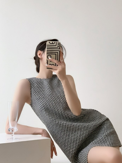 Tinn Checked Sleeveless Shift Dress-The Black Bow-