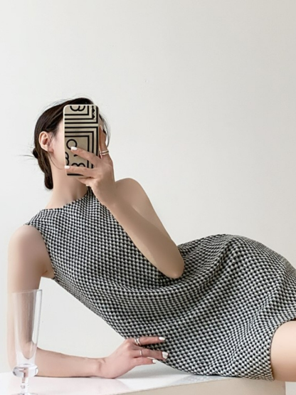 Tinn Checked Sleeveless Shift Dress-The Black Bow-