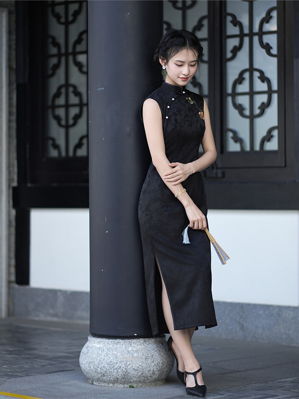 Ya Beng Floral Jacquard Sleeveless Cheongsam