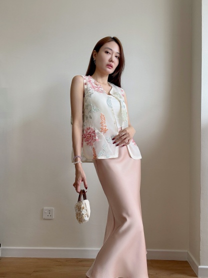 Li Qi Floral Embroided Oriental Vest